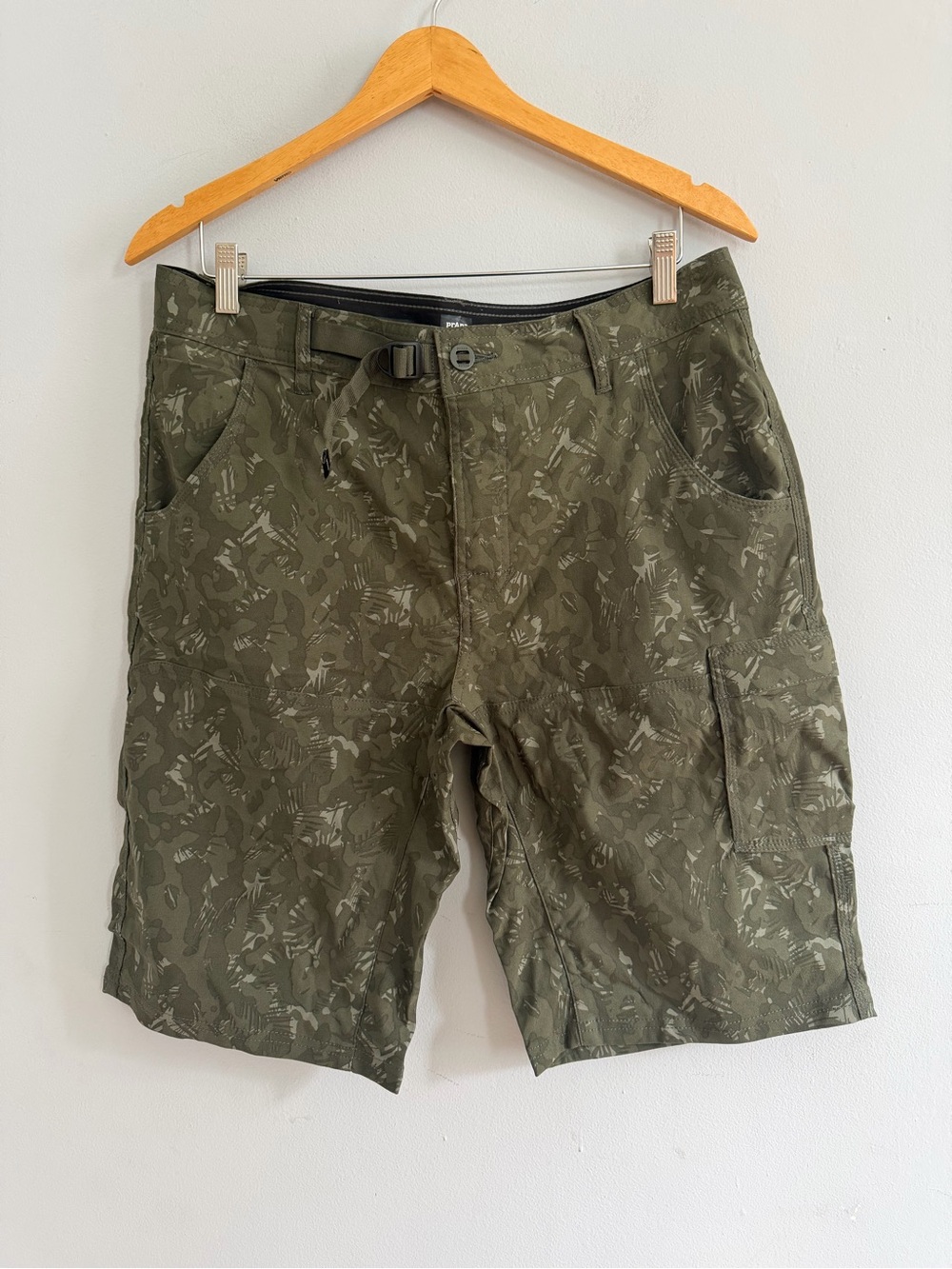prAna Zion Hybrid Shorts Evergreen Camo 12” Inseam Size 33